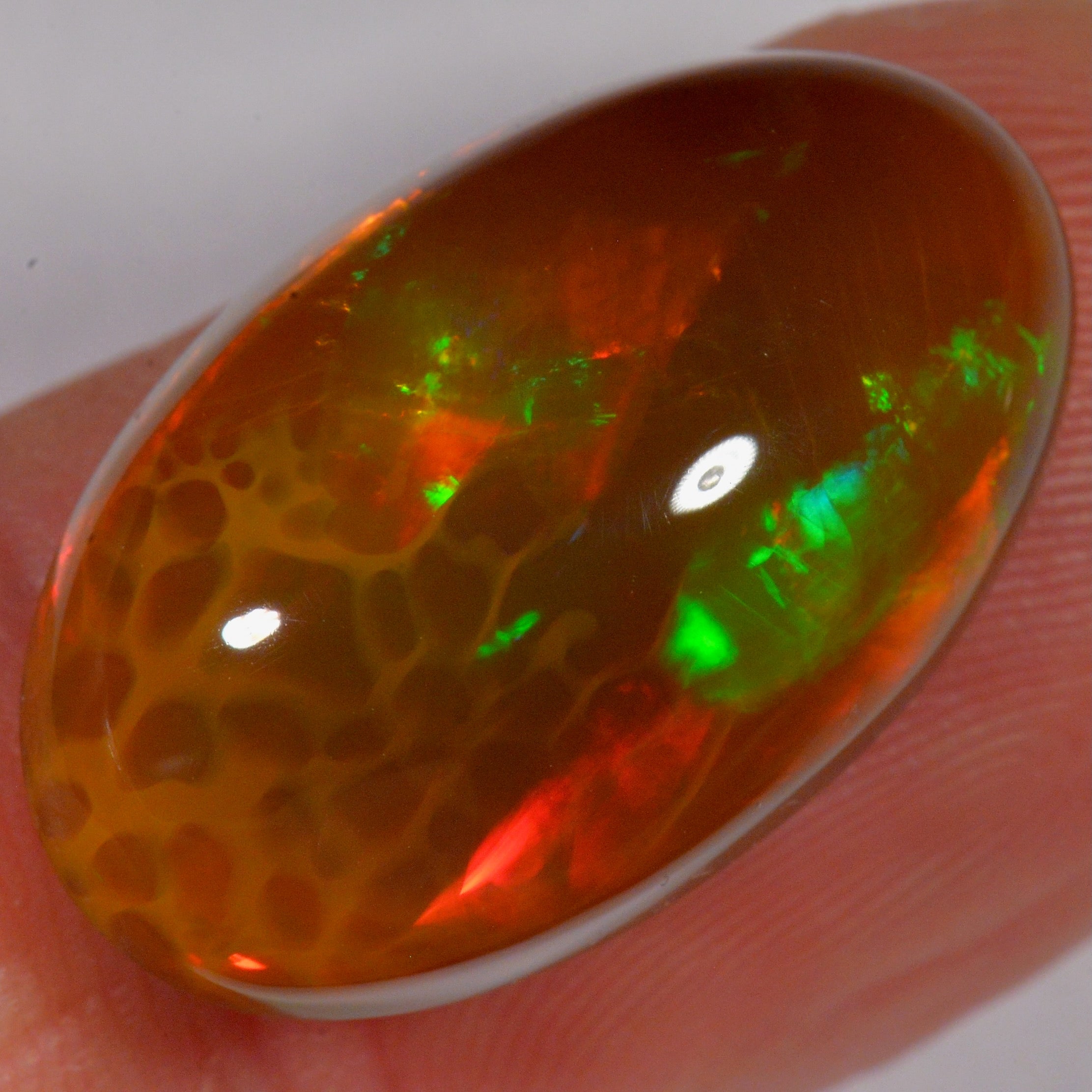 13.2 Karat - Schöner dunkler oval geschliffener Äthiopischer Welo Opal - DeinOpal