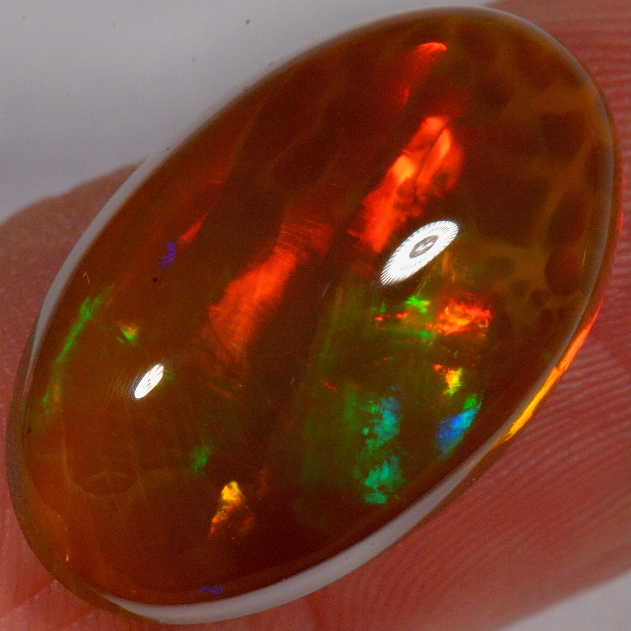 13.2 Karat - Schöner dunkler oval geschliffener Äthiopischer Welo Opal - DeinOpal