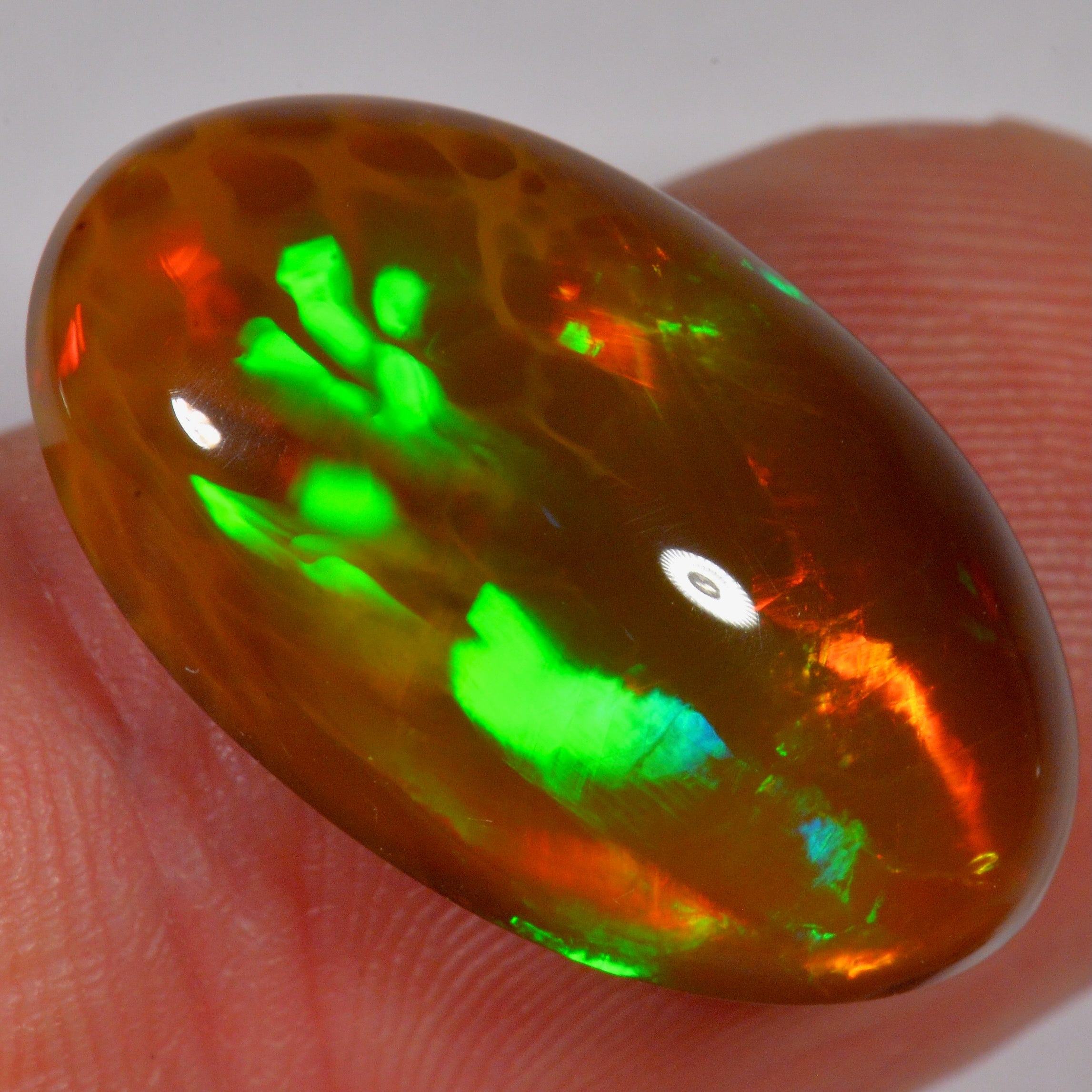 13.2 Karat - Schöner dunkler oval geschliffener Äthiopischer Welo Opal - DeinOpal