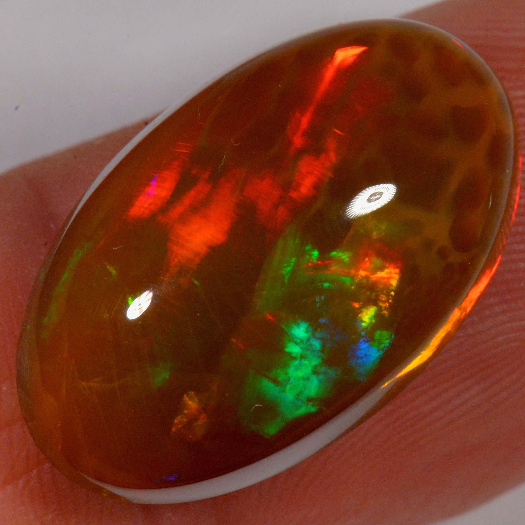 13.2 Karat - Schöner dunkler oval geschliffener Äthiopischer Welo Opal - DeinOpal