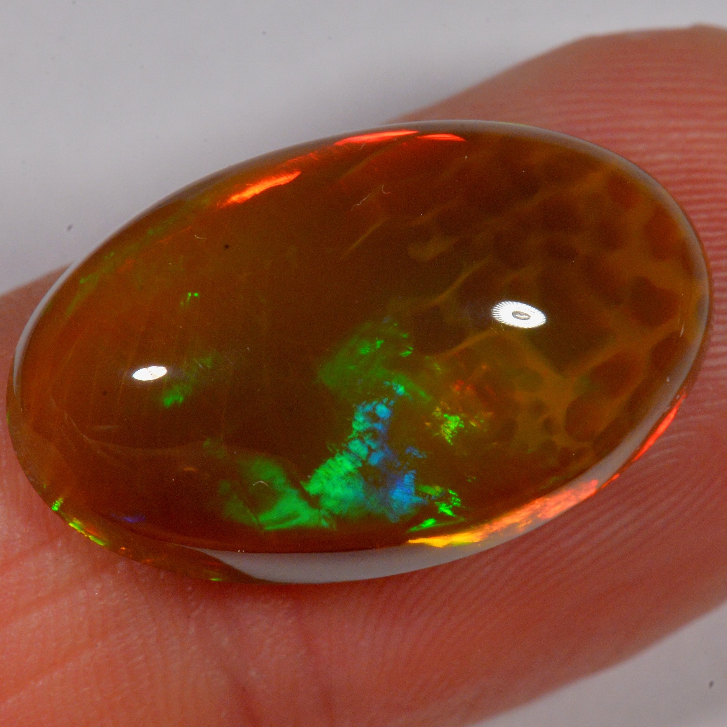 13.2 Karat - Schöner dunkler oval geschliffener Äthiopischer Welo Opal - DeinOpal