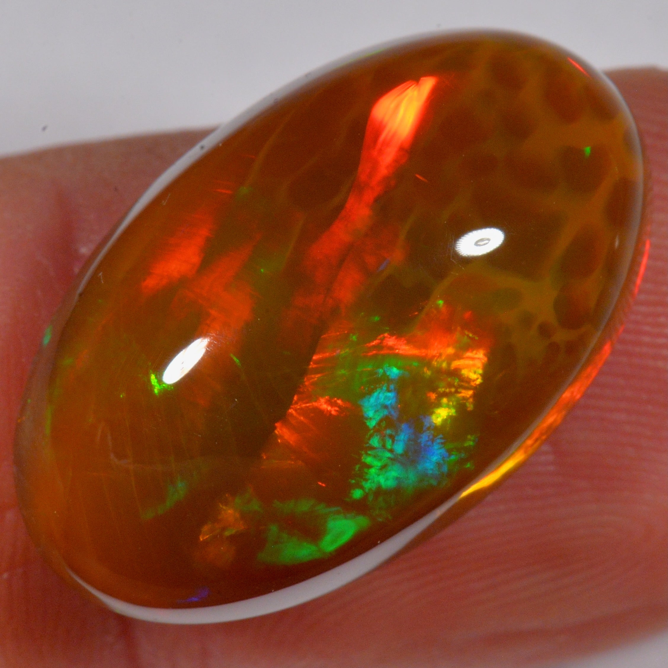 13.2 Karat - Schöner dunkler oval geschliffener Äthiopischer Welo Opal - DeinOpal
