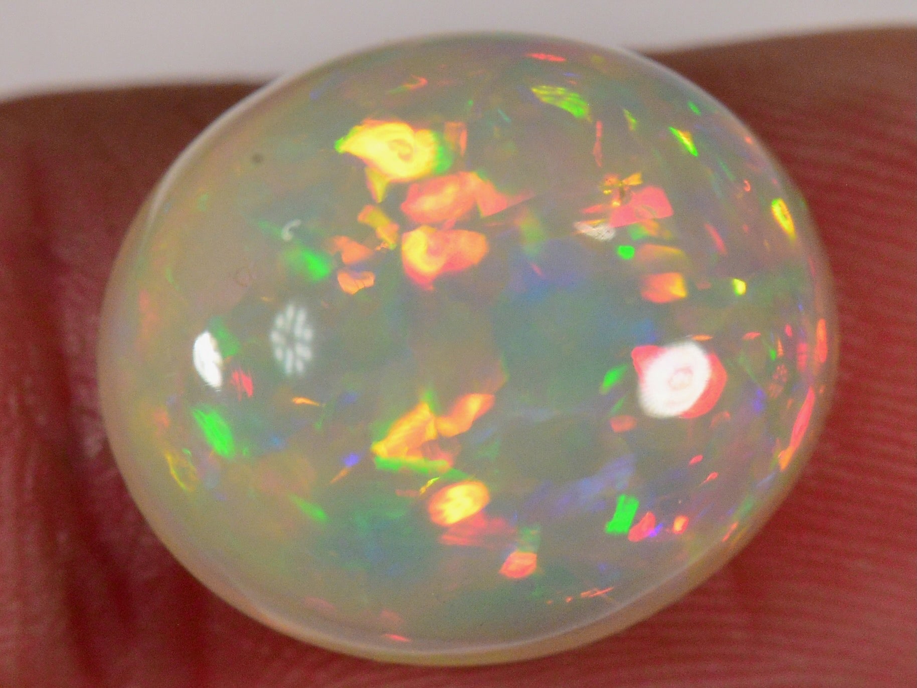 5.3 Karat - Oval geschliffener Äthiopischer Welo Opal - DeinOpal