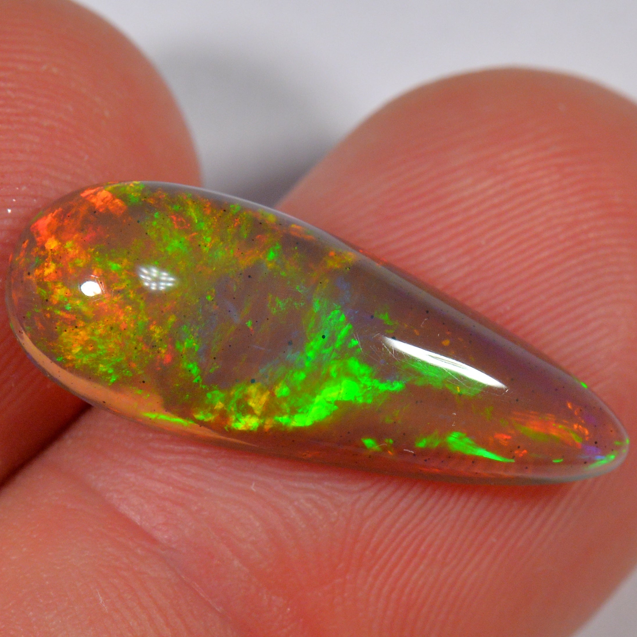 5.5 Karat - Dunkler Tropfenförmiger Äthiopischer Welo Opal - Beska Mine - DeinOpal