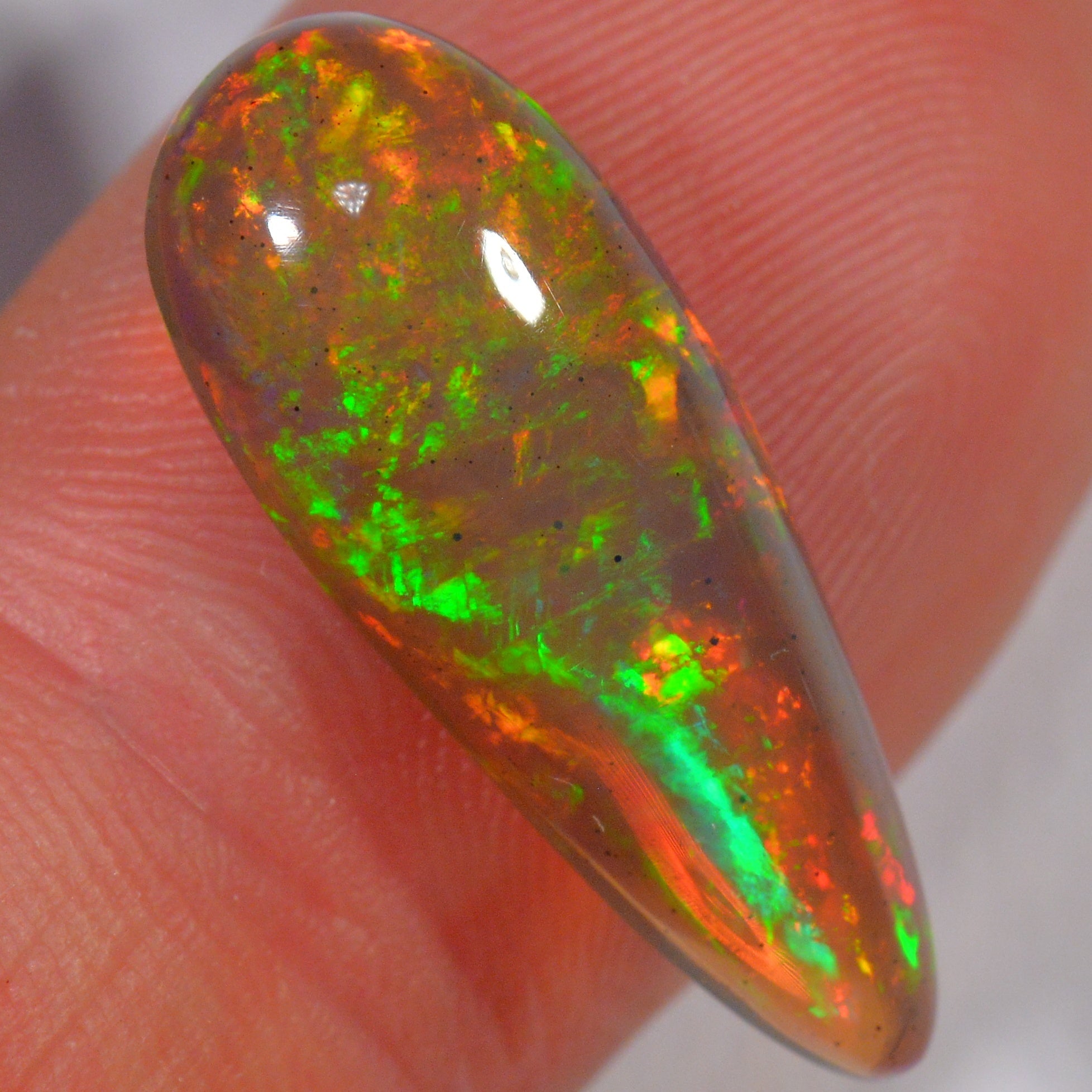 5.5 Karat - Dunkler Tropfenförmiger Äthiopischer Welo Opal - Beska Mine - DeinOpal