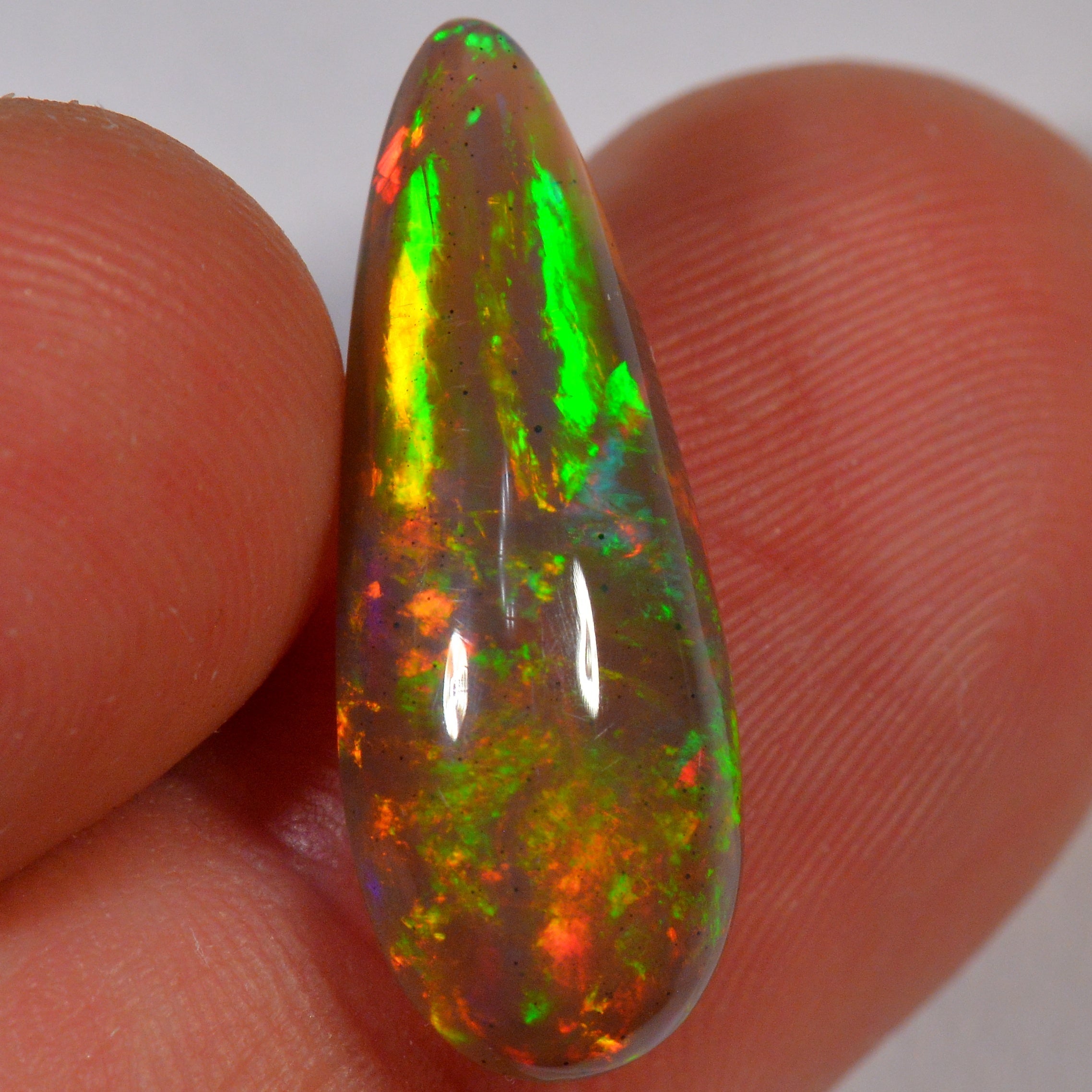 5.5 Karat - Dunkler Tropfenförmiger Äthiopischer Welo Opal - Beska Mine - DeinOpal