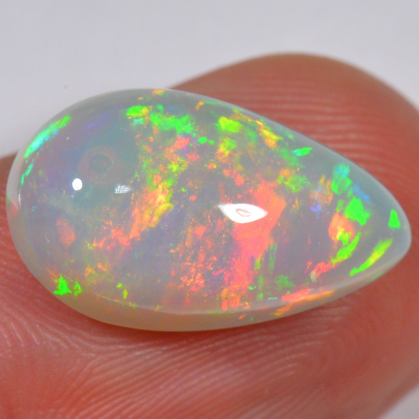 6.9 Karat - Tropfenförmiger Äthiopischer Welo Opal - DeinOpal