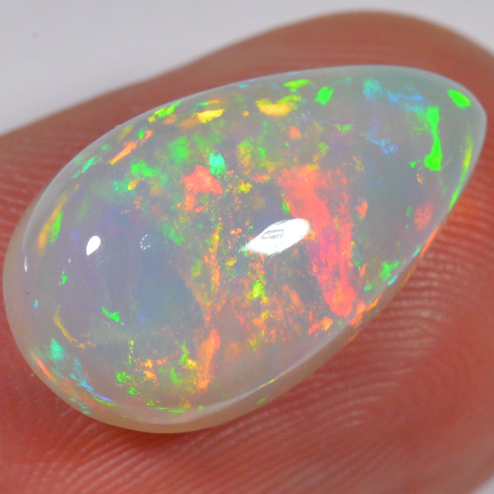 6.9 Karat - Tropfenförmiger Äthiopischer Welo Opal - DeinOpal