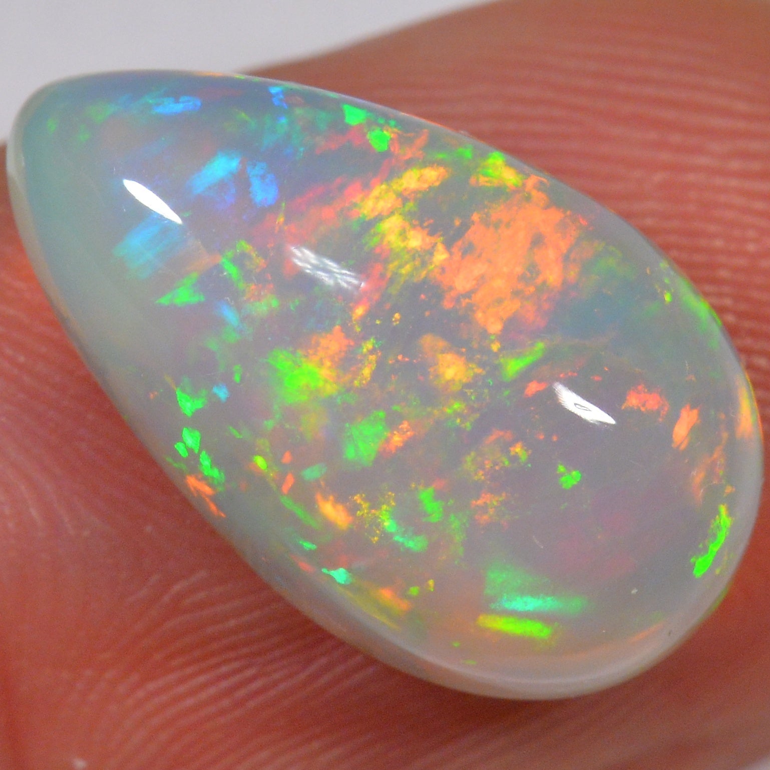 6.9 Karat - Tropfenförmiger Äthiopischer Welo Opal - DeinOpal