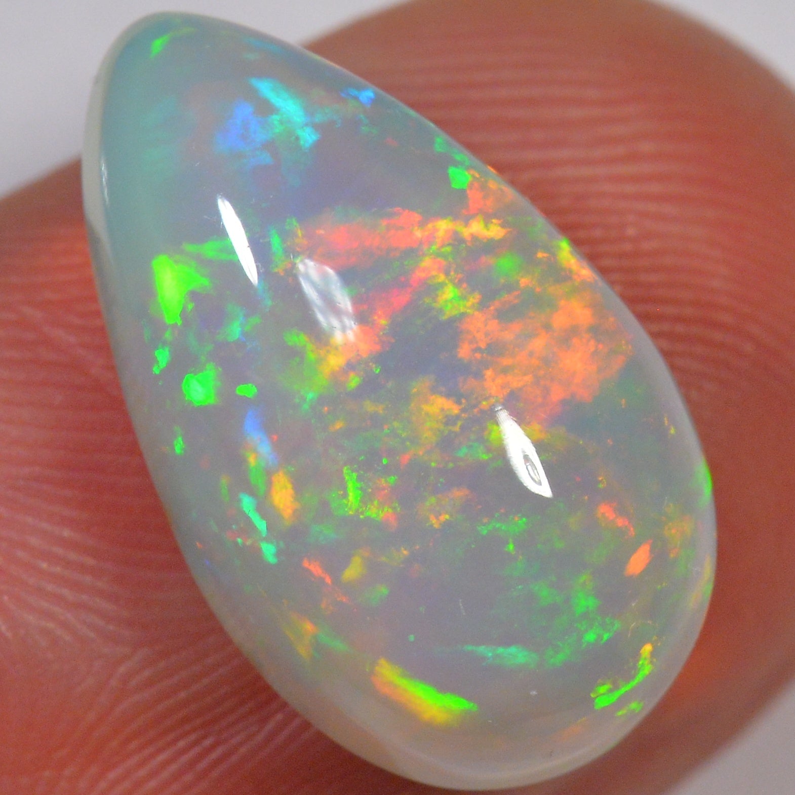 6.9 Karat - Tropfenförmiger Äthiopischer Welo Opal - DeinOpal