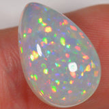 8 Karat - Tropfenförmiger Äthiopischer Welo Opal mit Regenbogen - DeinOpal
