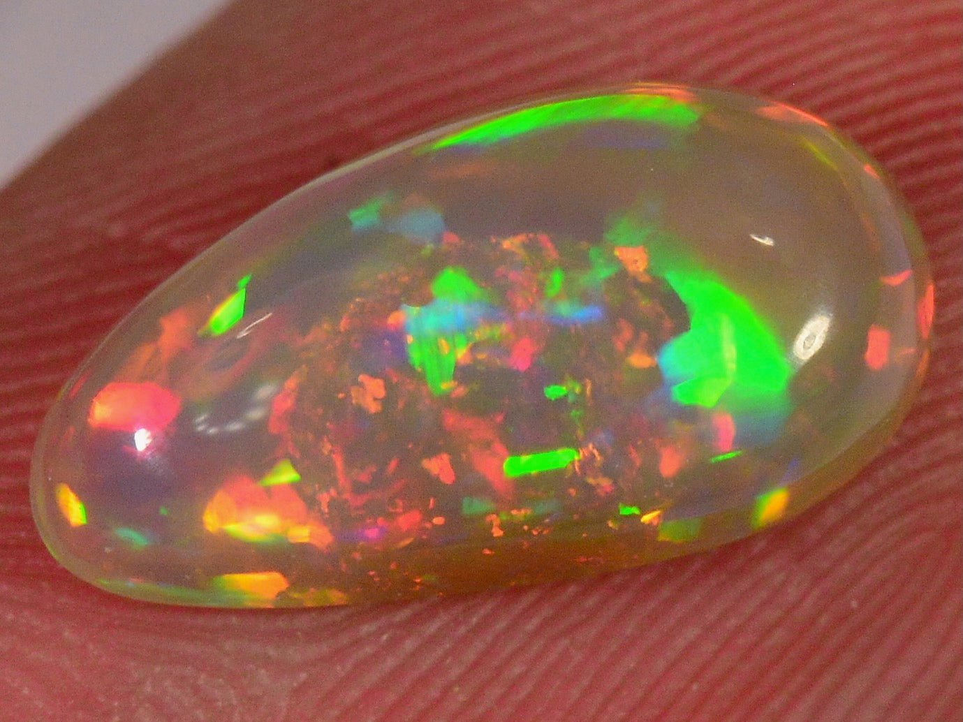 2 Karat - Brillianter dunker Äthiopischer Welo Opal - DeinOpal
