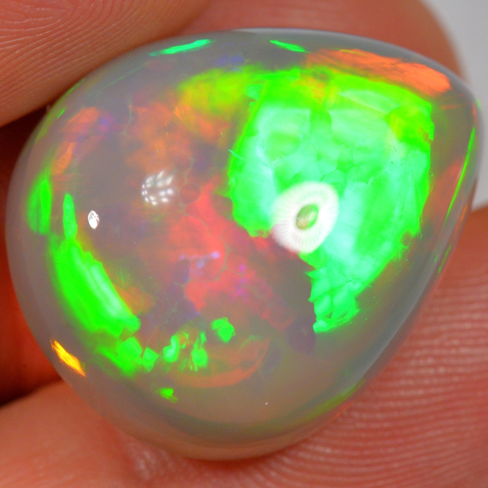 28.9 Carat - Brilliant Broadflash - Dark Ethiopian Welo Opal — natural untreated Ethiopian Welo opal