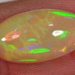 3.1 Karat - Oval geschliffener Äthiopischer Welo Opal mit schönem Muster - DeinOpal