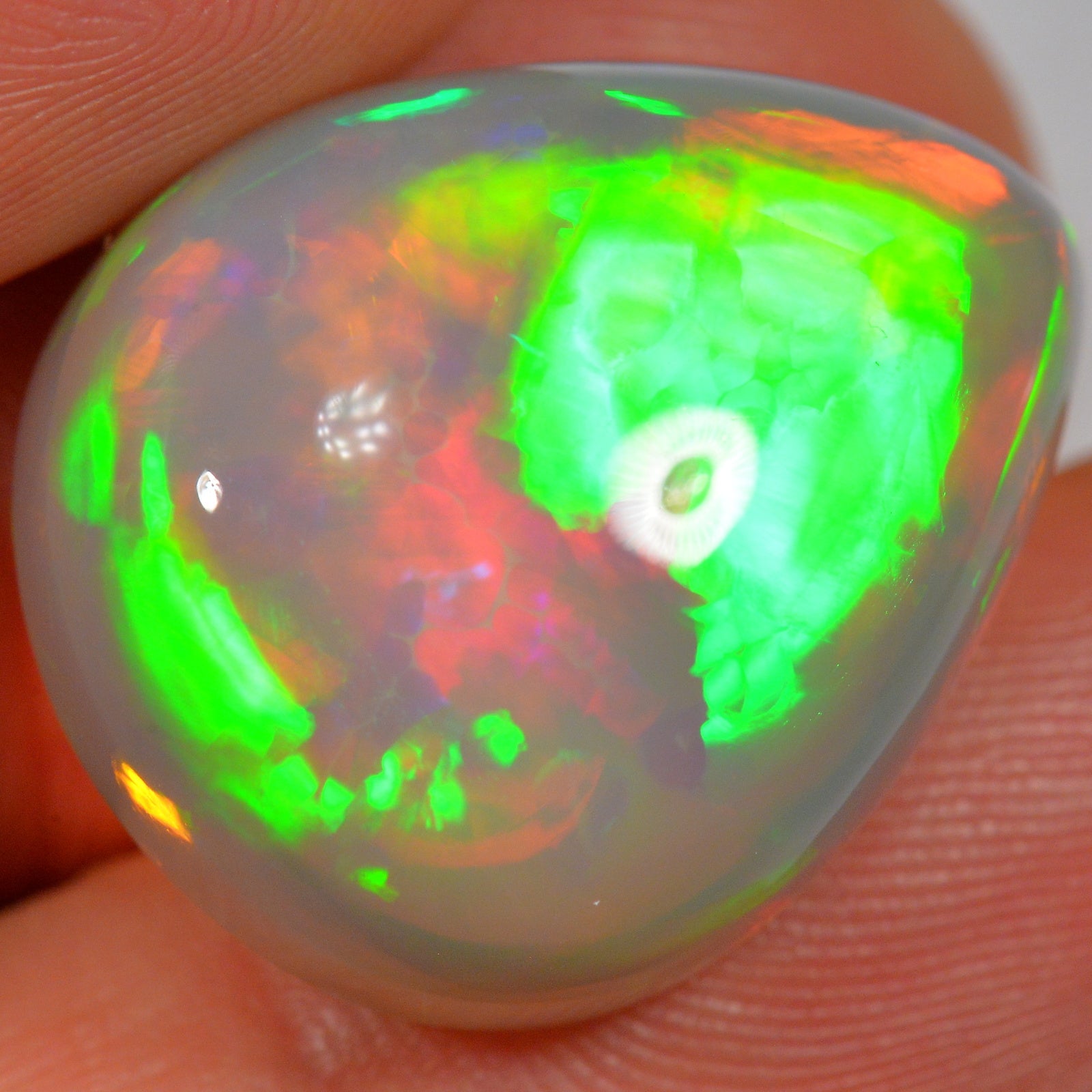 28.9 Carat - Brilliant Broadflash - Dark Ethiopian Welo Opal — natural untreated Ethiopian Welo opal