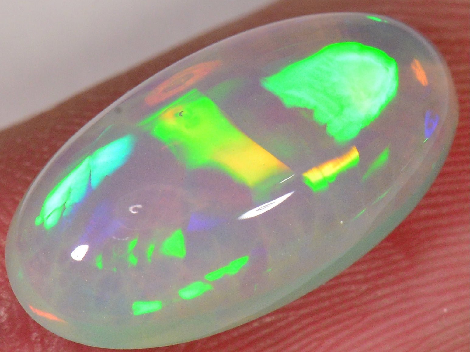 4.2 Karat - Ovaler Äthiopischer Welo Opal mit Streifenmuster - DeinOpal