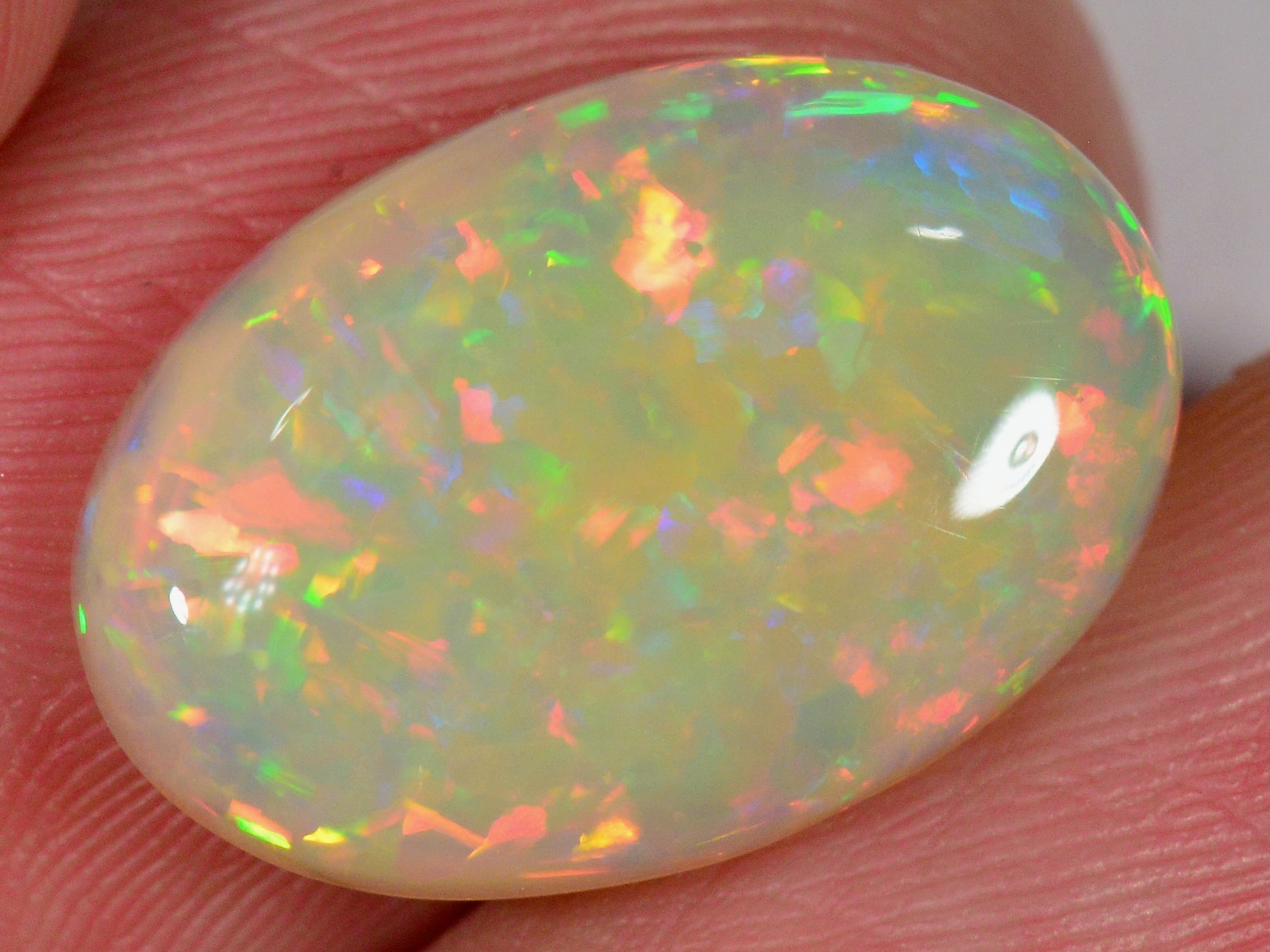 5 Karat - Glitzernder oval geschliffener Äthiopischer Welo Opal - DeinOpal