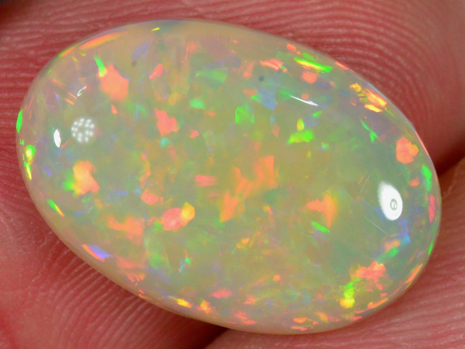 5 Karat - Glitzernder oval geschliffener Äthiopischer Welo Opal - DeinOpal