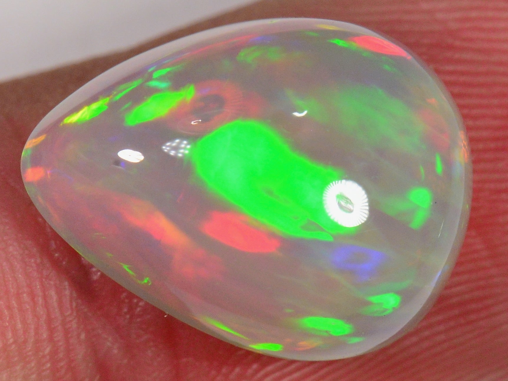 6 Karat - Schöner Tropfenförmiger Äthiopischer Welo Opal - DeinOpal
