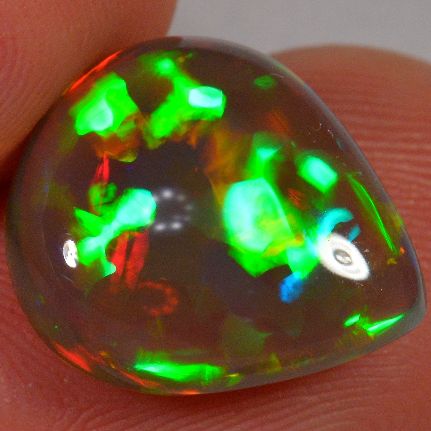 6.1 Karat - Dunkler Tropfenförmiger Äthiopischer Welo Opal - Beska Mine - DeinOpal