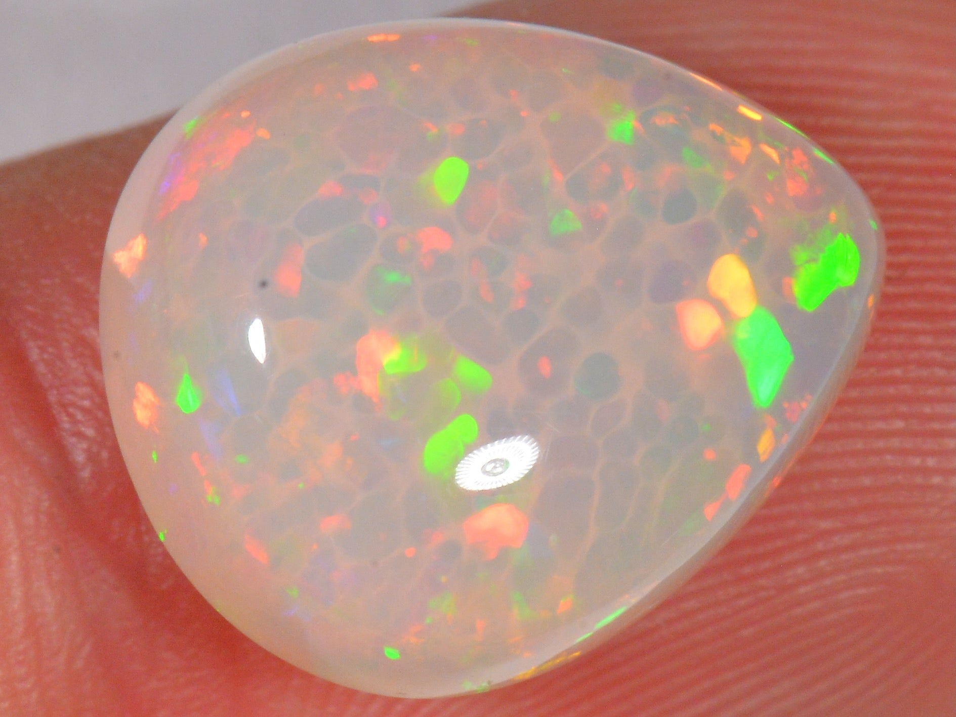 8.2 Carat Beautiful Ethiopian Welo Opal Wabenmuster — natural untreated Ethiopian Welo opal