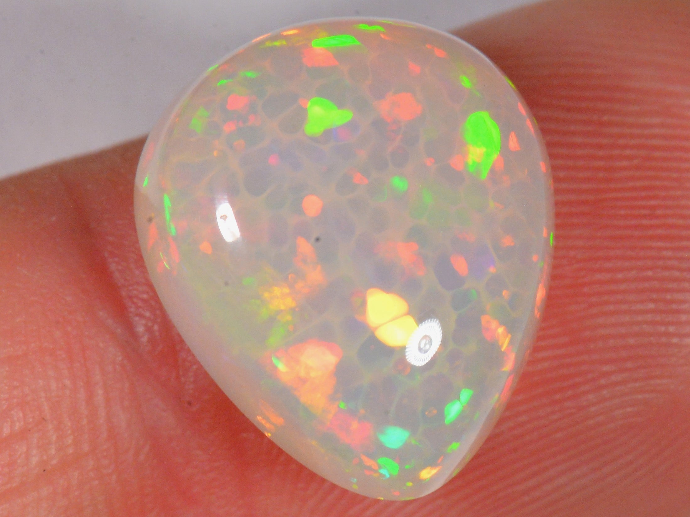 8.2 Carat Beautiful Ethiopian Welo Opal Wabenmuster — natural untreated Ethiopian Welo opal