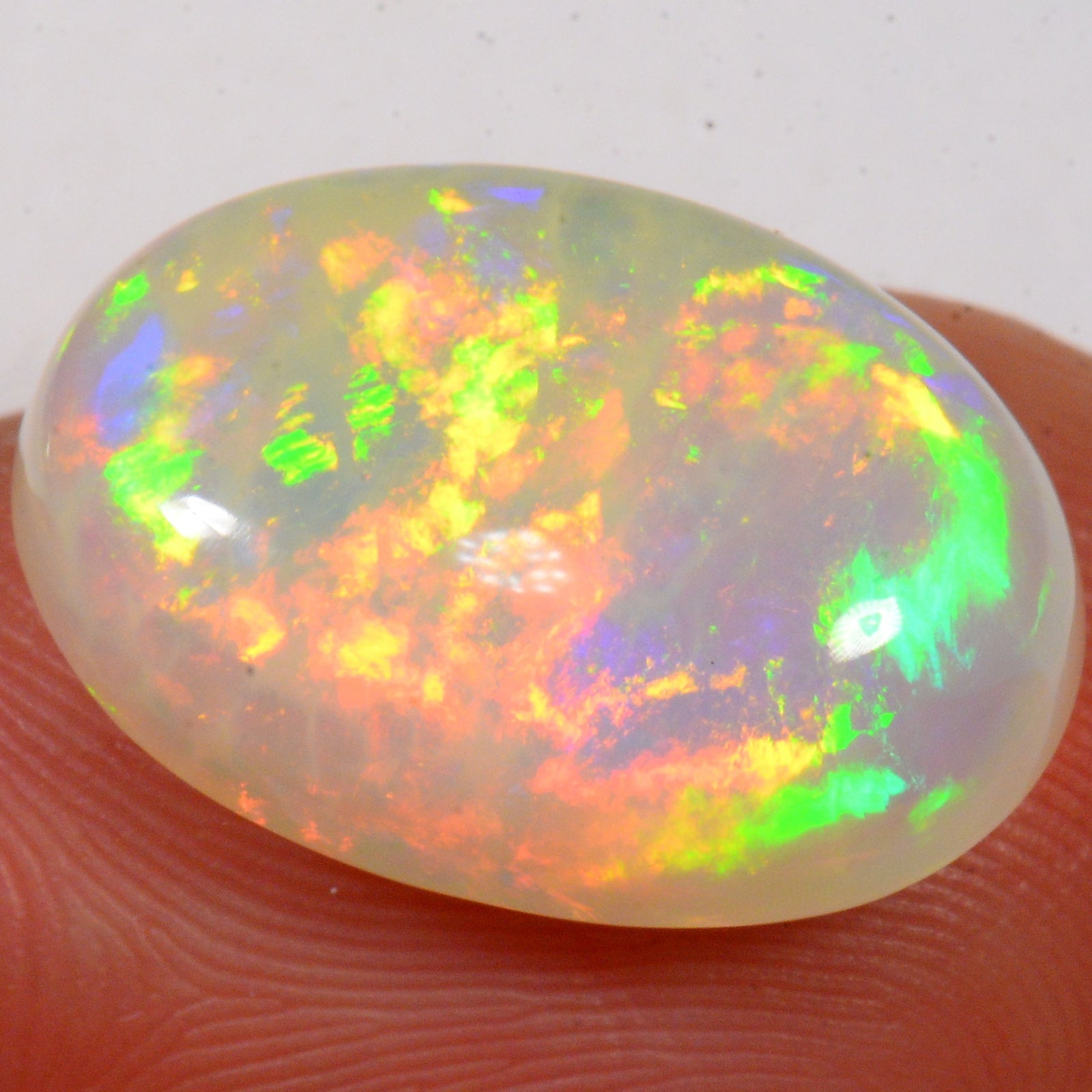 8,3 carats - Opale Welo d'Éthiopie ovale et lumineuse – opale Welo d'Éthiopie naturelle