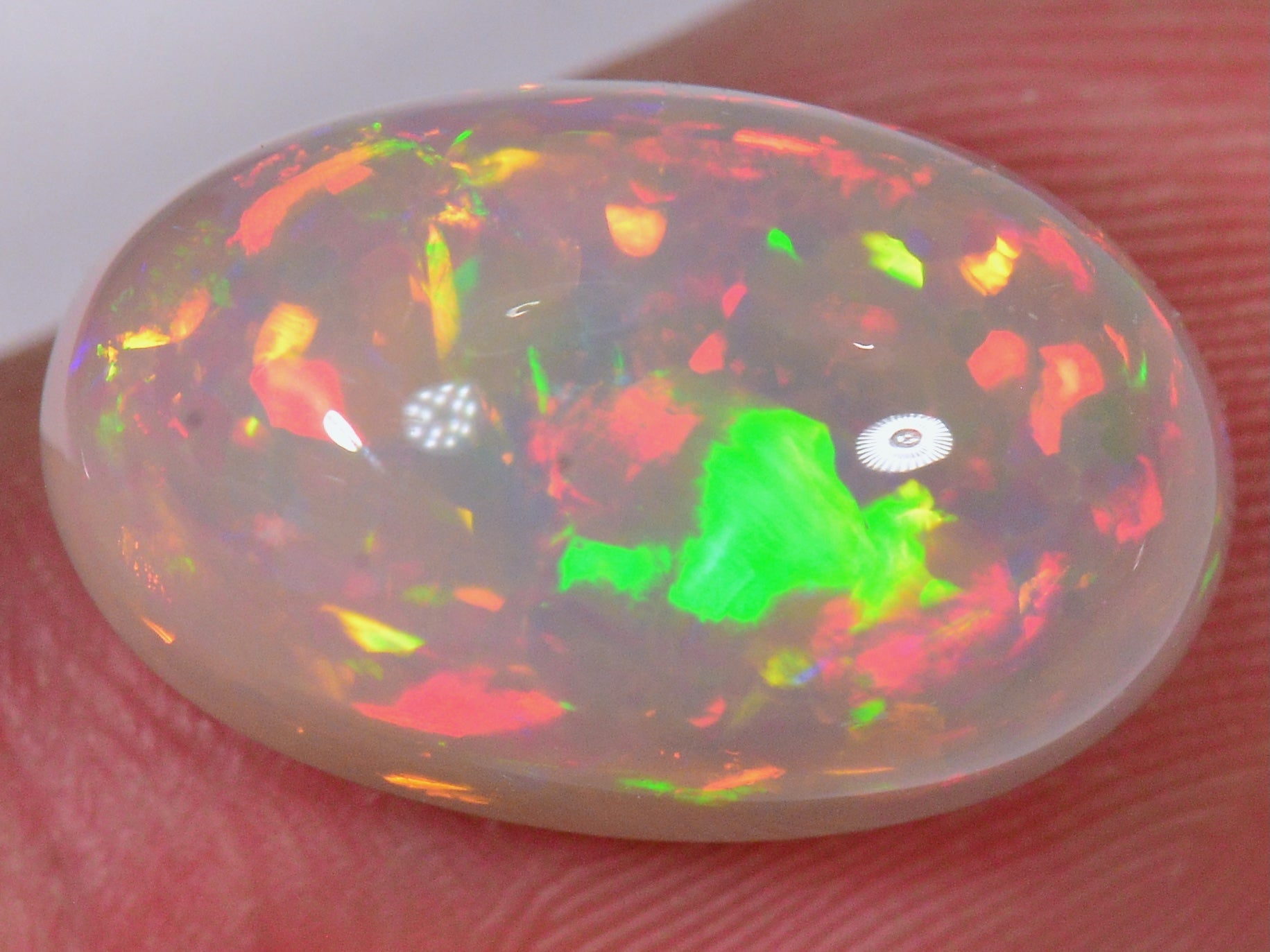 8.3 Karat - Oval geschliffener Äthiopischer Welo Opal - DeinOpal