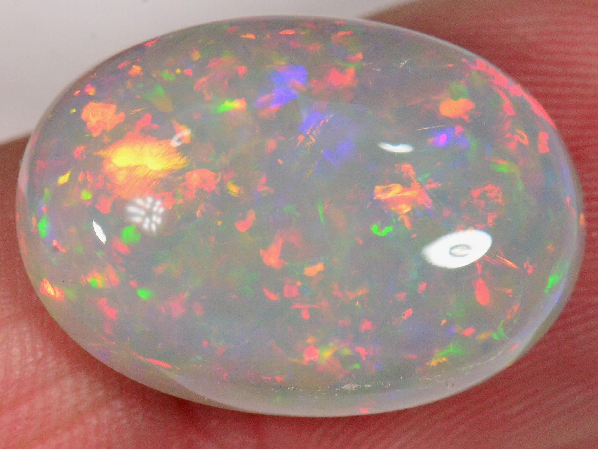 9.3 Carat Oval Geschliffener Ethiopian Welo Opal - Grey Base — natural untreated Ethiopian Welo opal