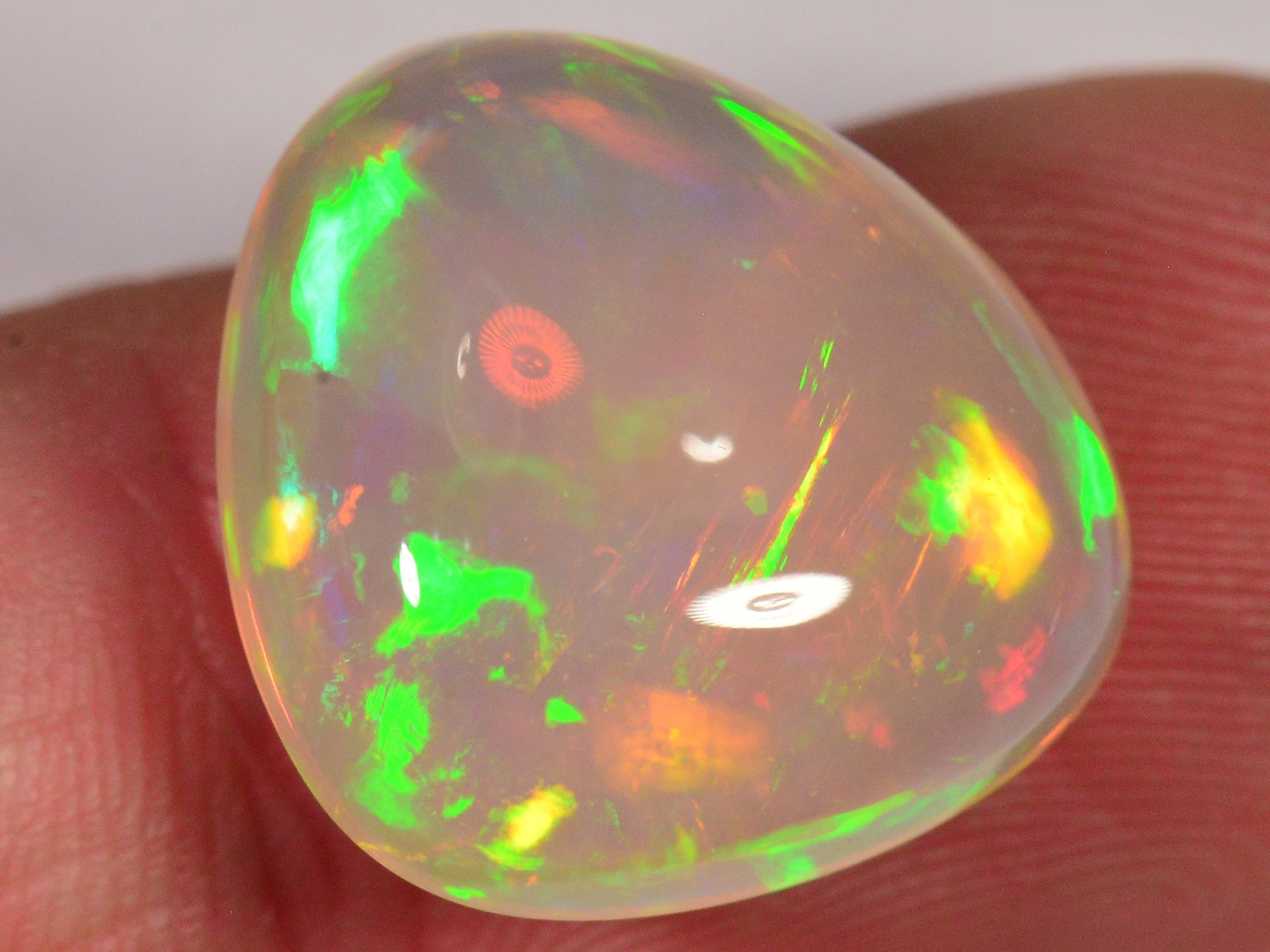 9.8 Karat - Farbintensiver Äthiopischer Welo Opal - DeinOpal